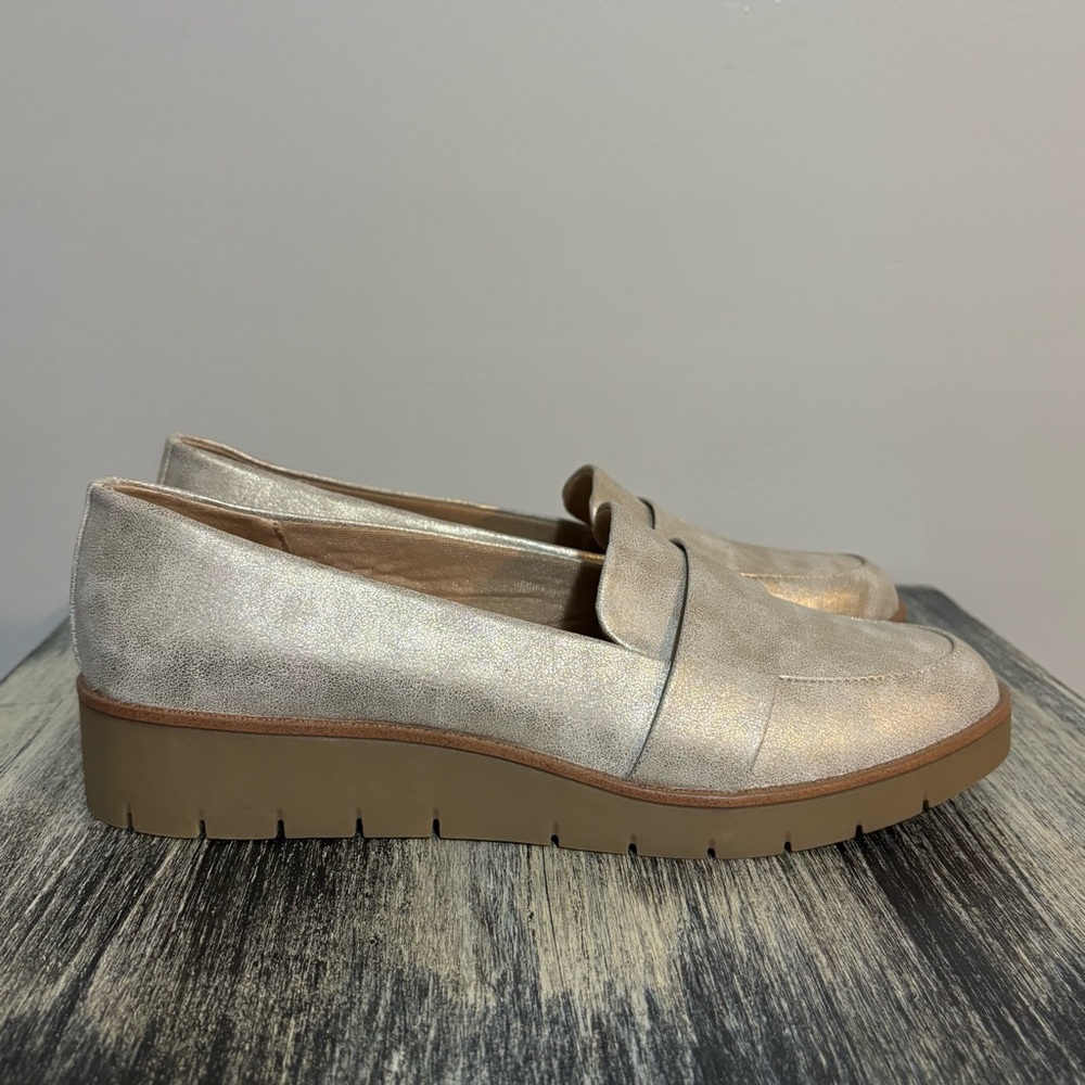 Life Stride Shimmering Beige Loafers | Womens Size 10